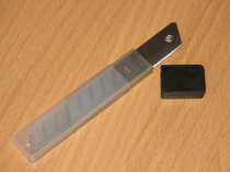 Лезвия для канцелярских ножей 9 мм, малые 10 шт в пл.пенале